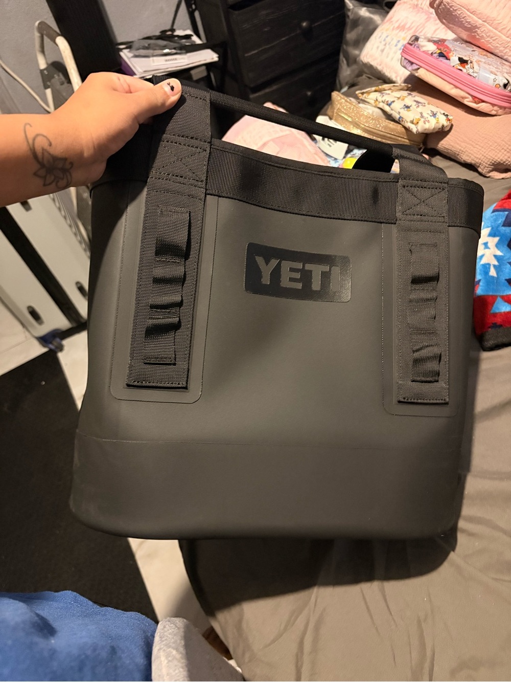 Yeti Black Camino 20